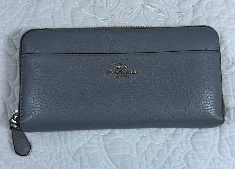 Coach Women's Gray Long Zip Around Wallet Leather Organizer Clutch Purse Classic